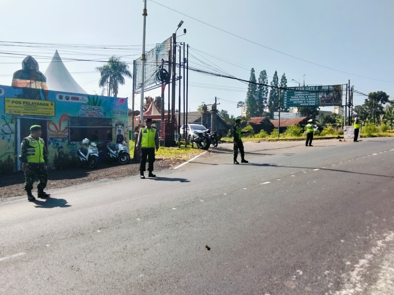 Personel Posyan Ciater Spa Intensifkan Pengaturan Arus Lalu Lintas, Situasi Terpantau Lancar dan Kondusif